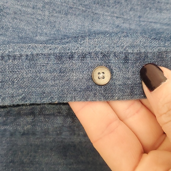 GAP Boyfriend Fit Jean Shirt (Large) - Picture 7 of 8